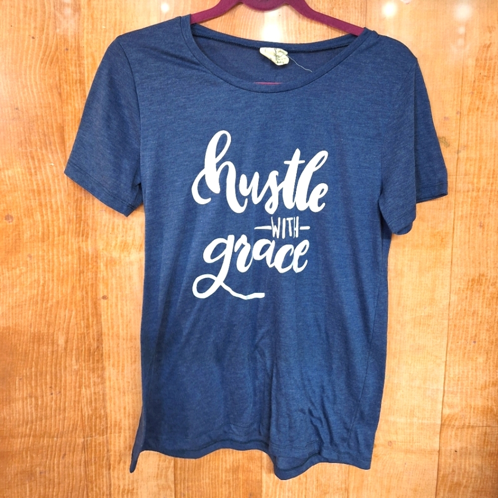 Daisy Rae blue t-shirt size small